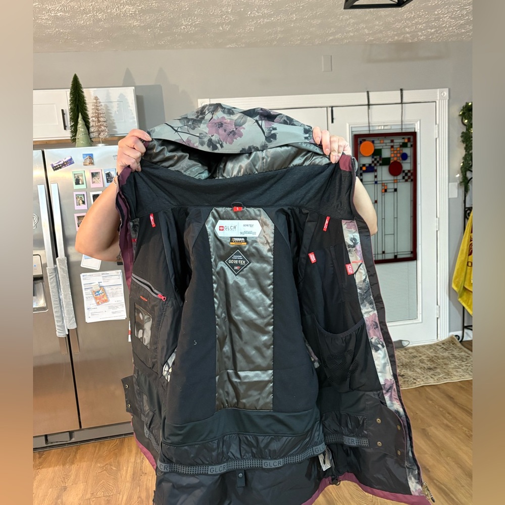 686 GORE-TEX Women's Snowboard/Ski Jacket - Floral - Picture 3 of 4